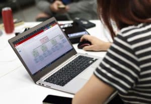 Startup Business People Working on Laptop Copy Space » Sistema Saberes | Plataforma Educativa para Colegios Sistema Saberes en colegio oficial